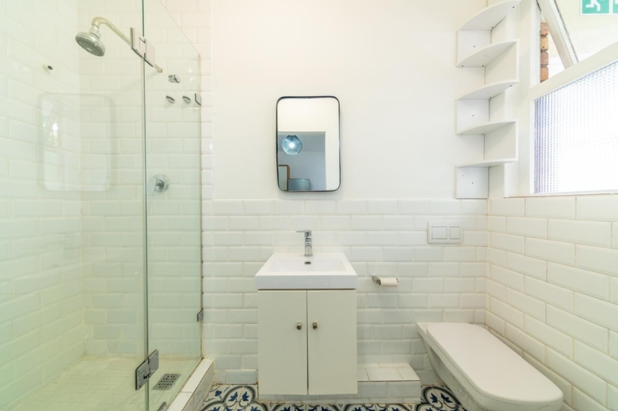 To Let 1 Bedroom Property for Rent in Sea Point Western Cape